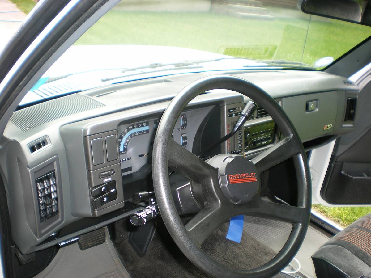 Chevrolet-s-10-pickup-12-ton-nominal-1991-white-9