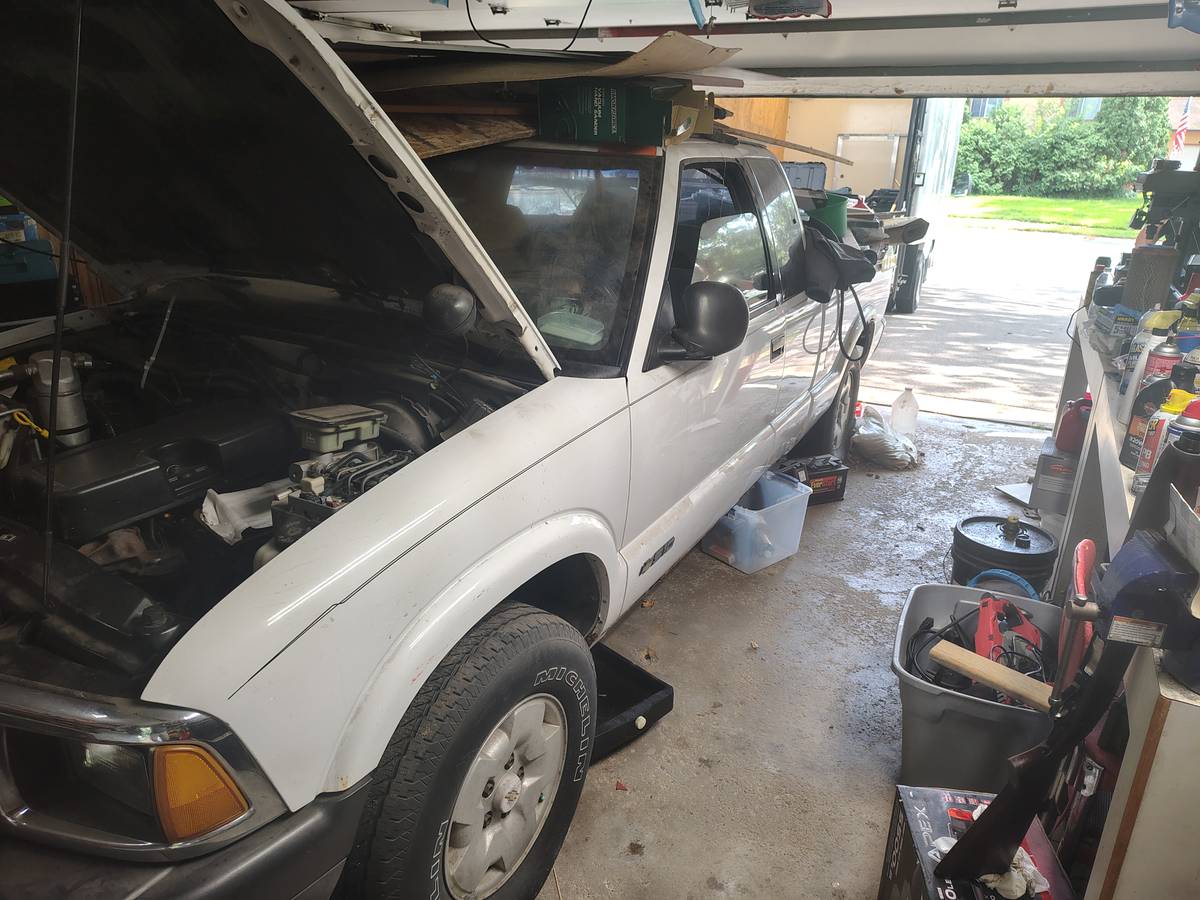 Chevrolet-s-10-pickup-12-ton-nominal-1994-white