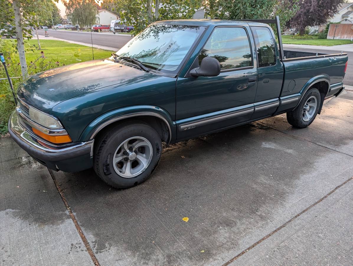Chevrolet-s10-1988-green
