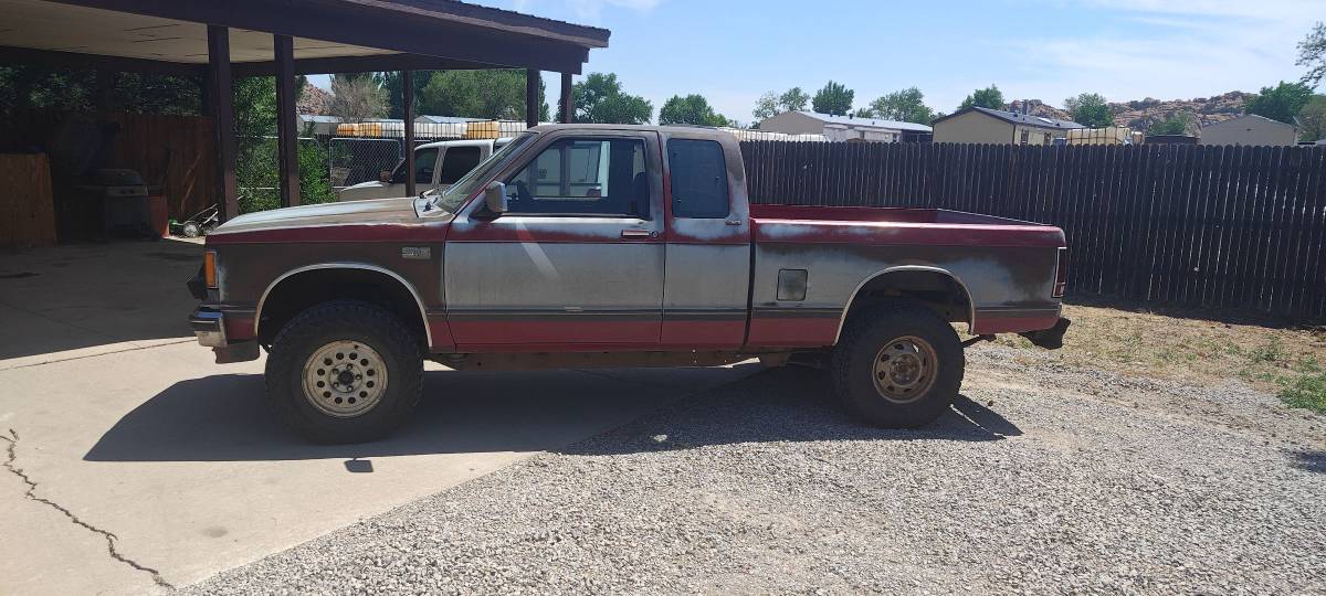 Chevrolet-s10-pickup-1986-red