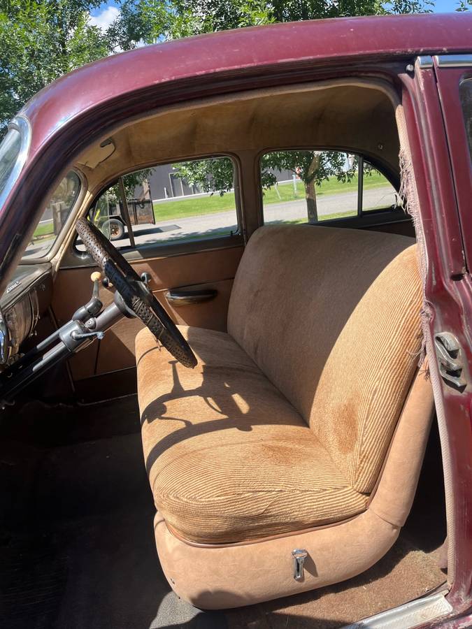 Chevrolet-sedan-dulxe-1949-red-5