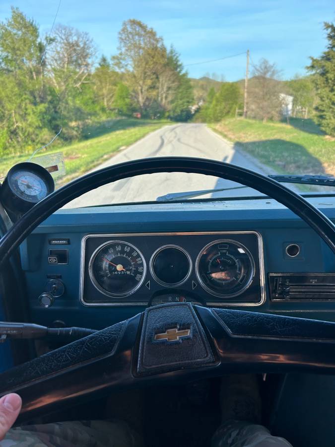 Chevrolet-shasta-1973-5