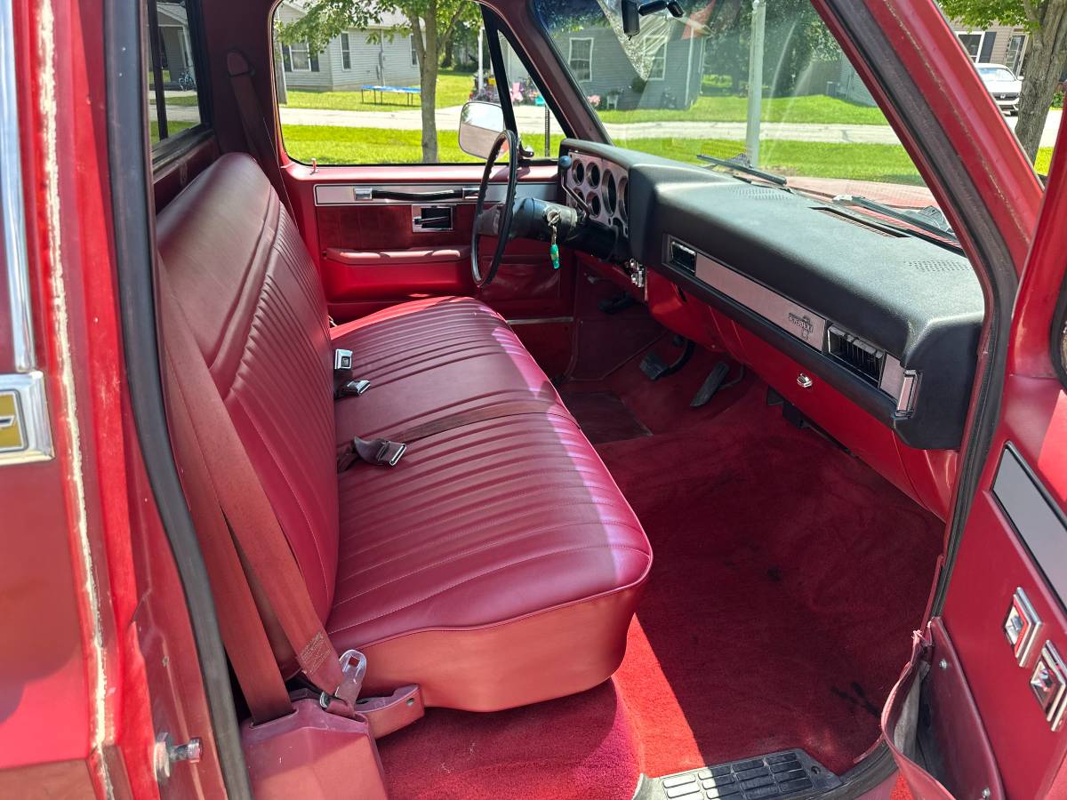 Chevrolet-silverado-1500-1983-red-2