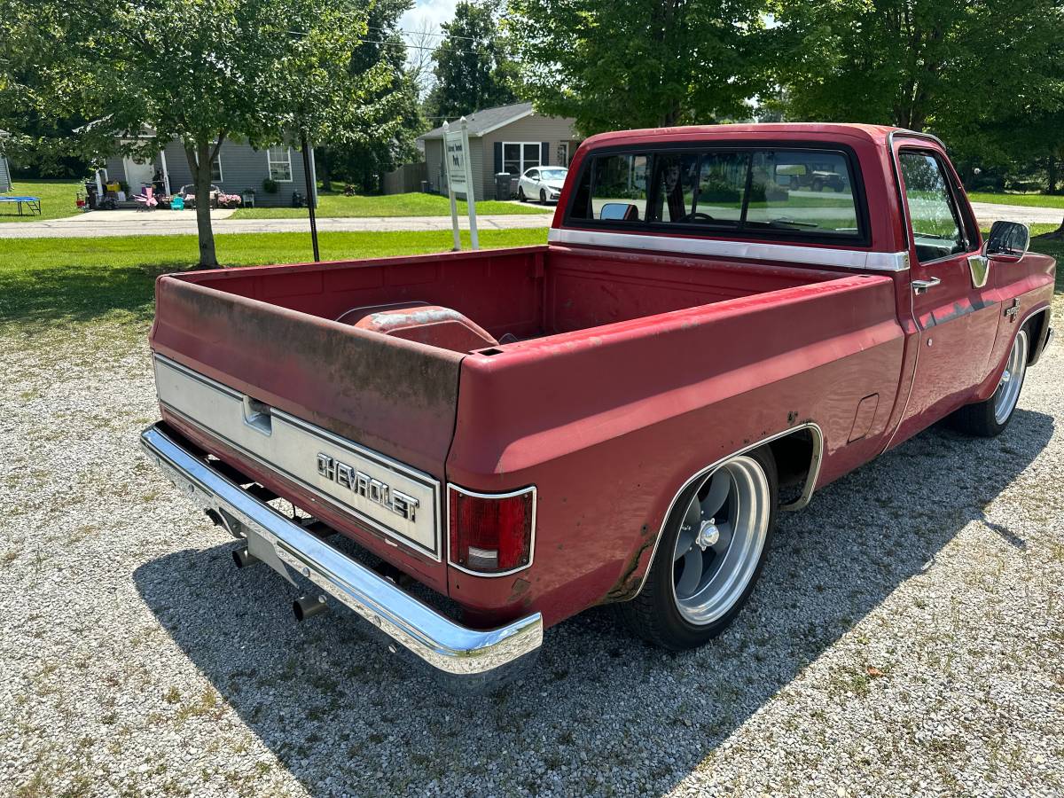 Chevrolet-silverado-1500-1983-red-9