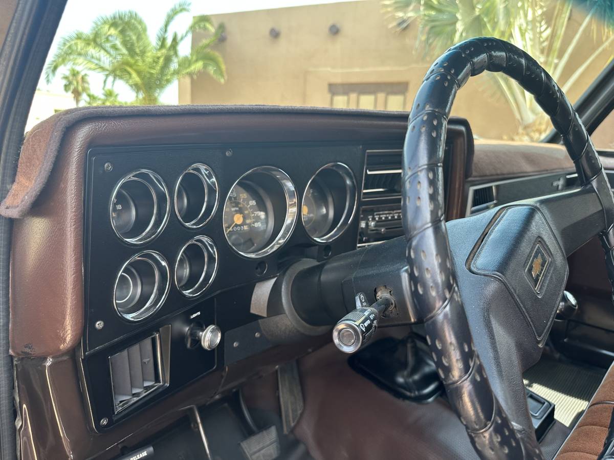 Chevrolet-silverado-1500-1984-14