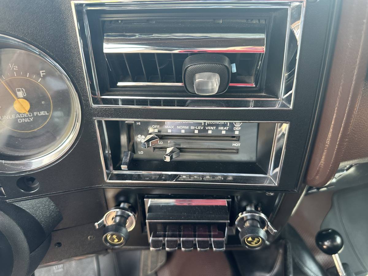 Chevrolet-silverado-1500-1984-22