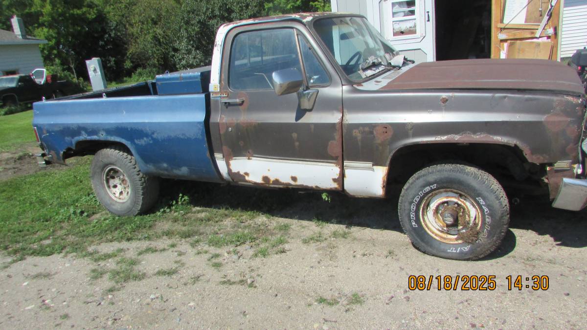Chevrolet-silverado-1500-1984-blue-2
