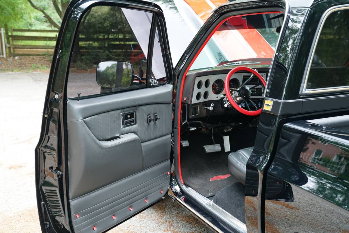 Chevrolet-silverado-1500-1985-black-17