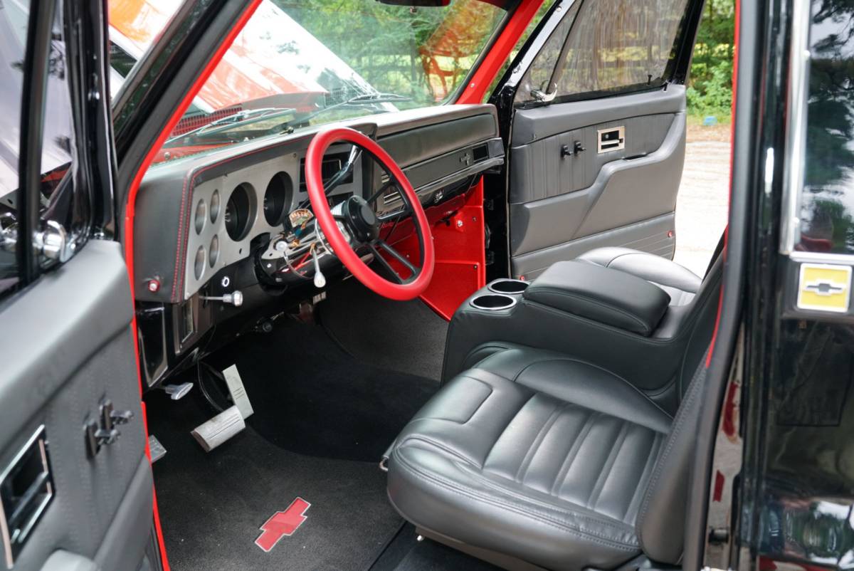 Chevrolet-silverado-1500-1985-black-2