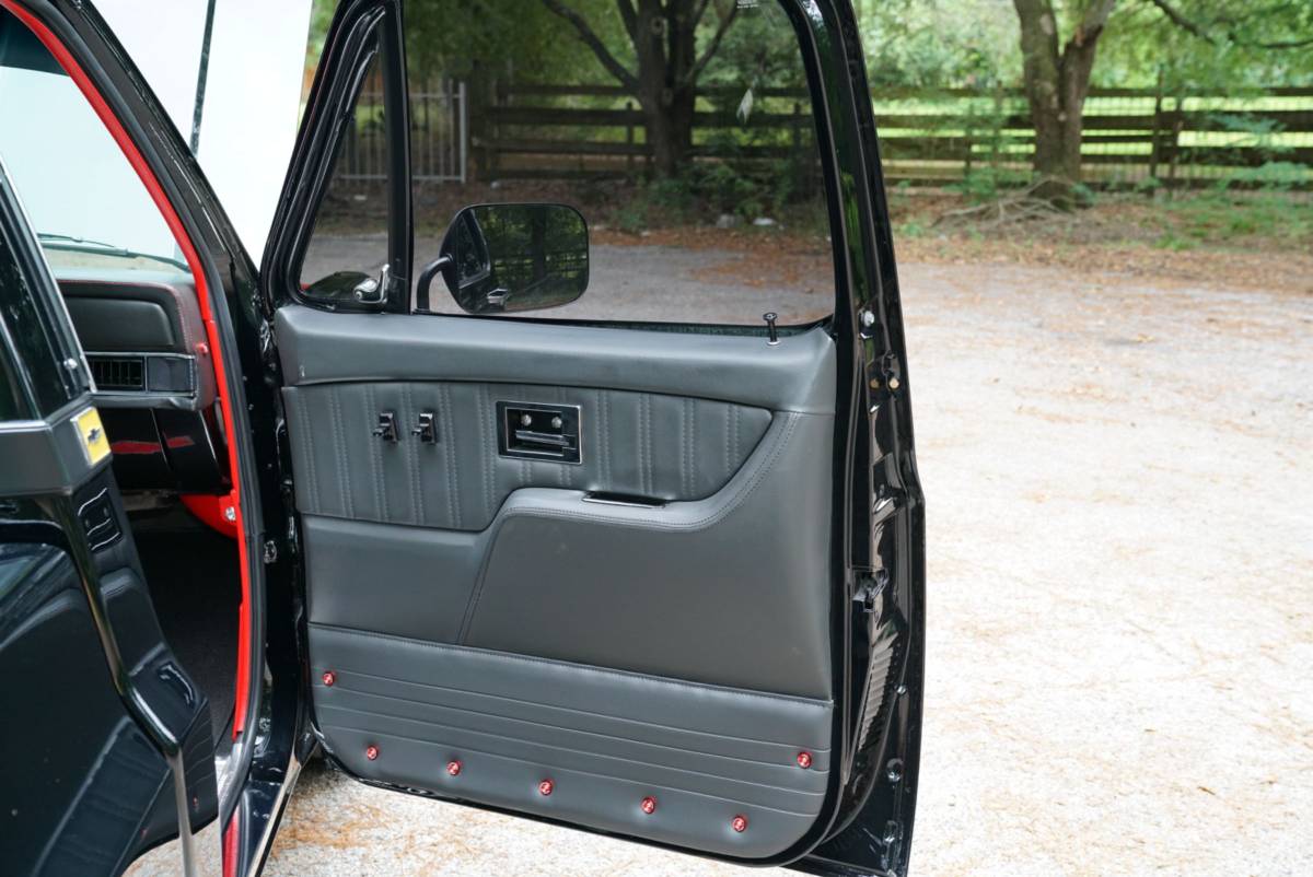 Chevrolet-silverado-1500-1985-black-3