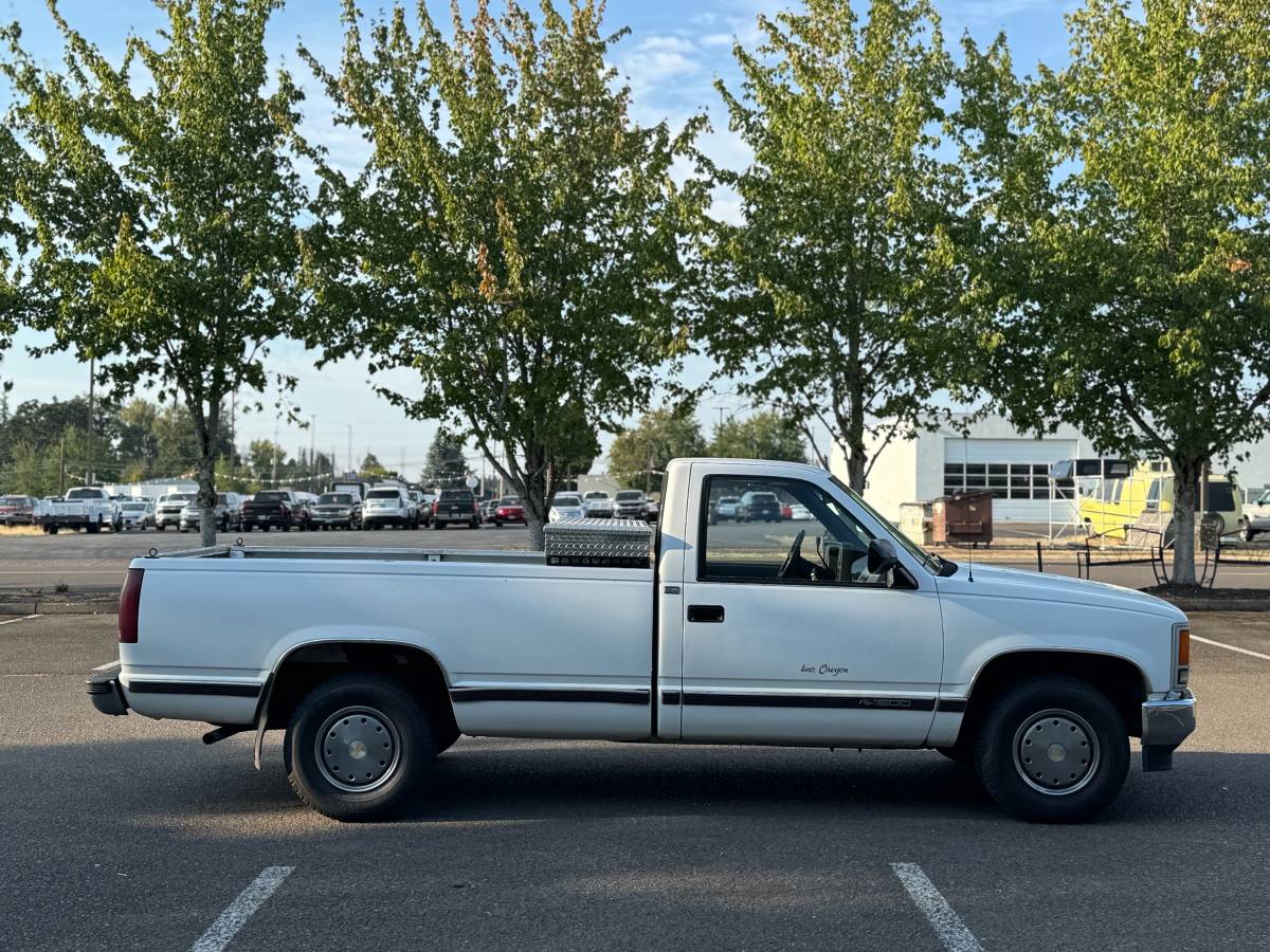 Chevrolet-silverado-1500-1989-white-2