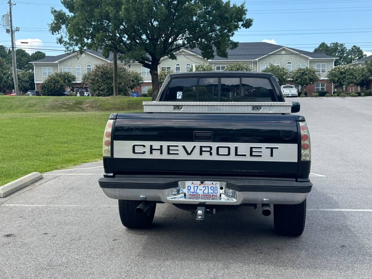 Chevrolet-silverado-1500-1990-black-2