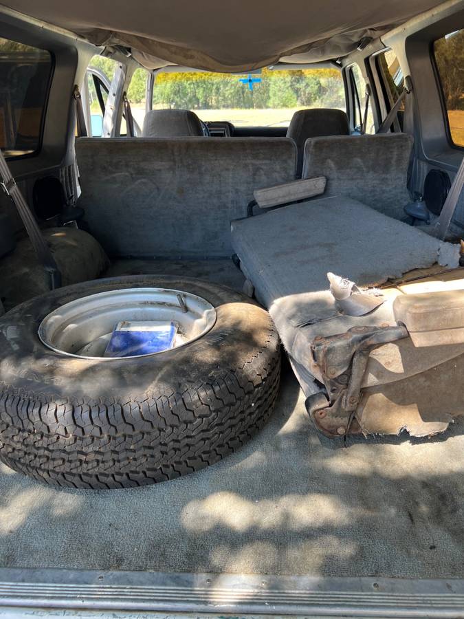 Chevrolet-silverado-1500-suburban-1990-white-5