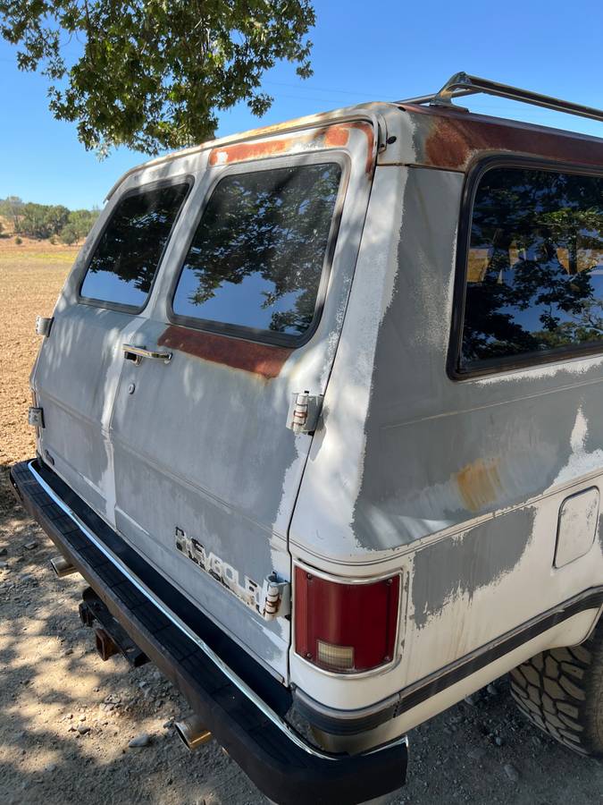 Chevrolet-silverado-1500-suburban-1990-white-8