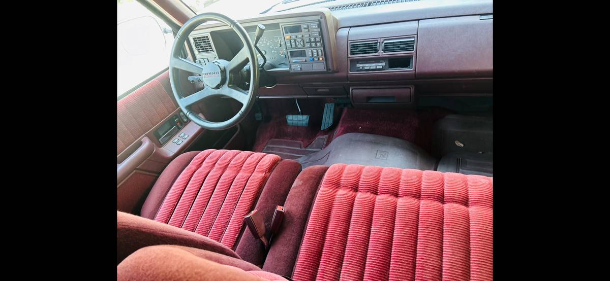 Chevrolet-silverado-1500-suburban-1992-3