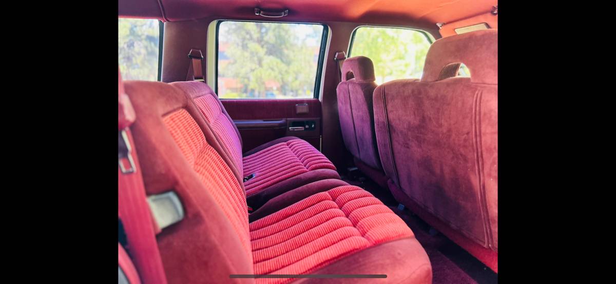 Chevrolet-silverado-1500-suburban-1992-6