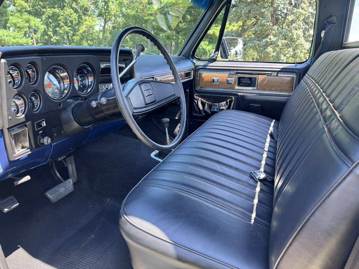 Chevrolet-silverado-1975-11