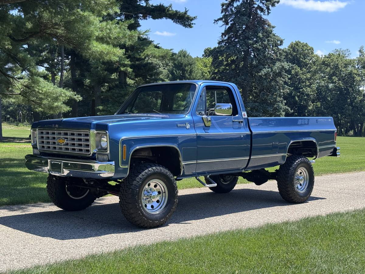 Chevrolet-silverado-1975-3