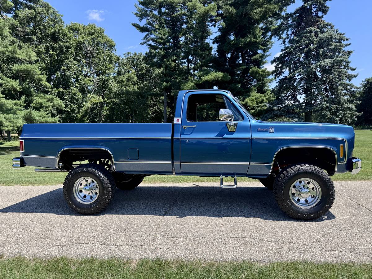 Chevrolet-silverado-1975-5