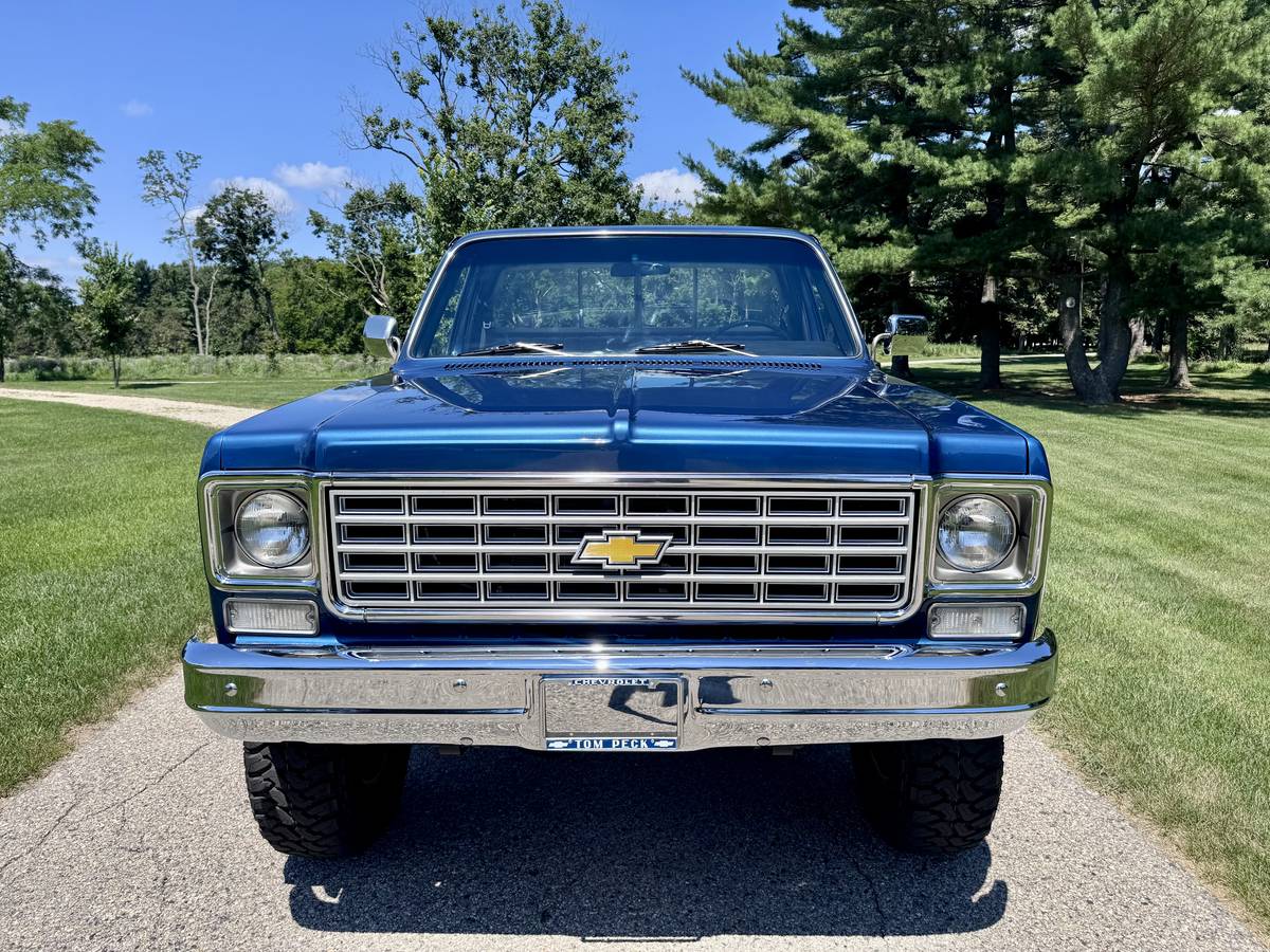 Chevrolet-silverado-1975