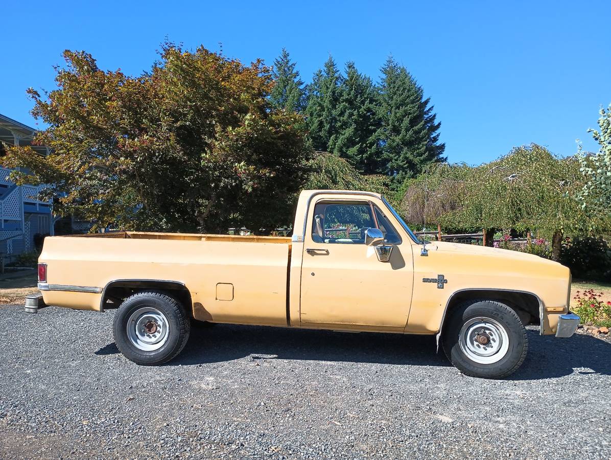 Chevrolet-silverado-1981-yellow