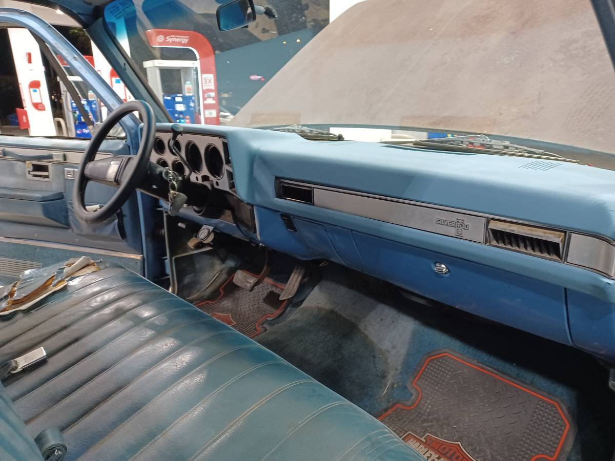 Chevrolet-silverado-1983-10