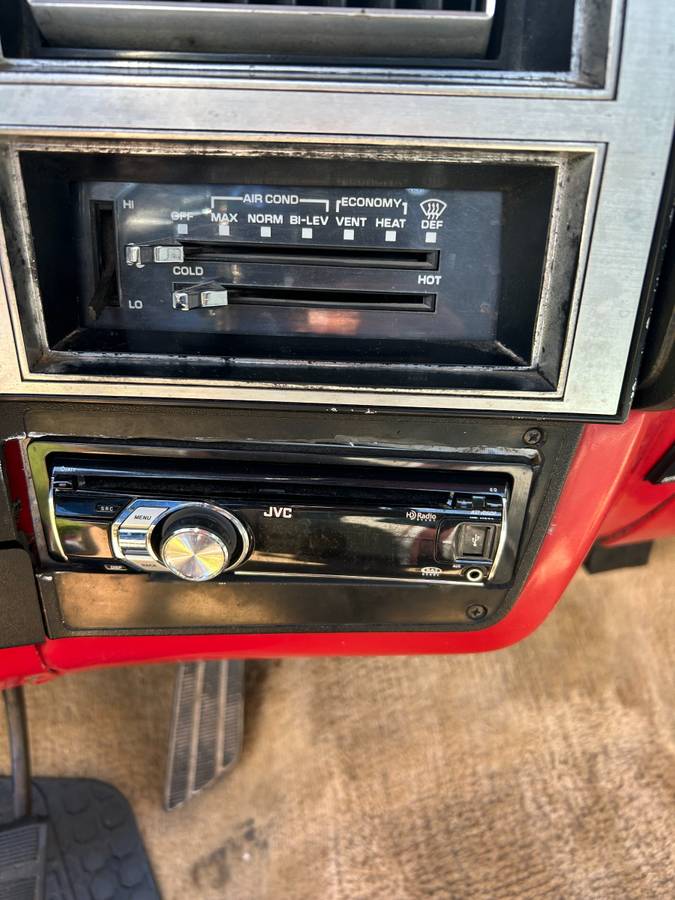 Chevrolet-silverado-1984-9