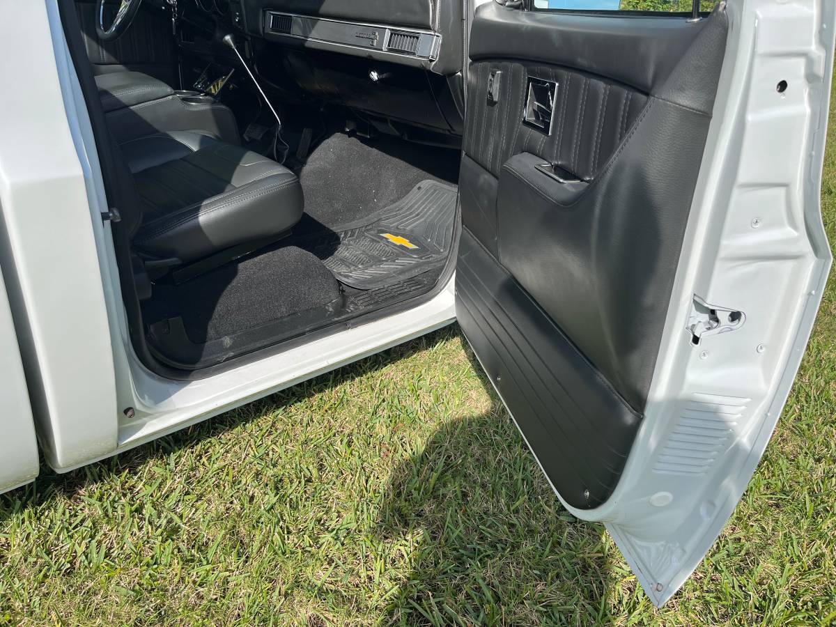 Chevrolet-silverado-1986-white-10