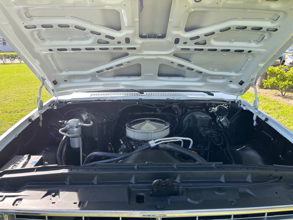 Chevrolet-silverado-1986-white-14