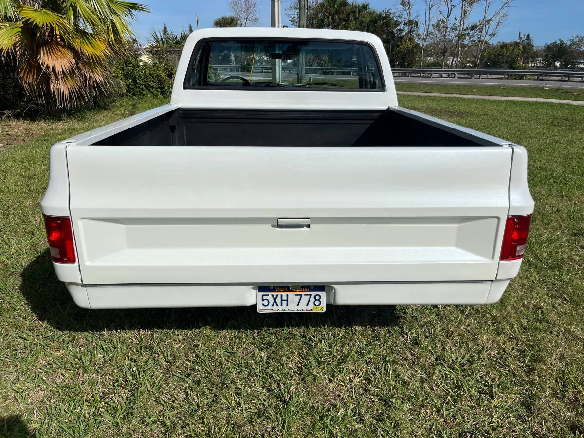 Chevrolet-silverado-1986-white-15