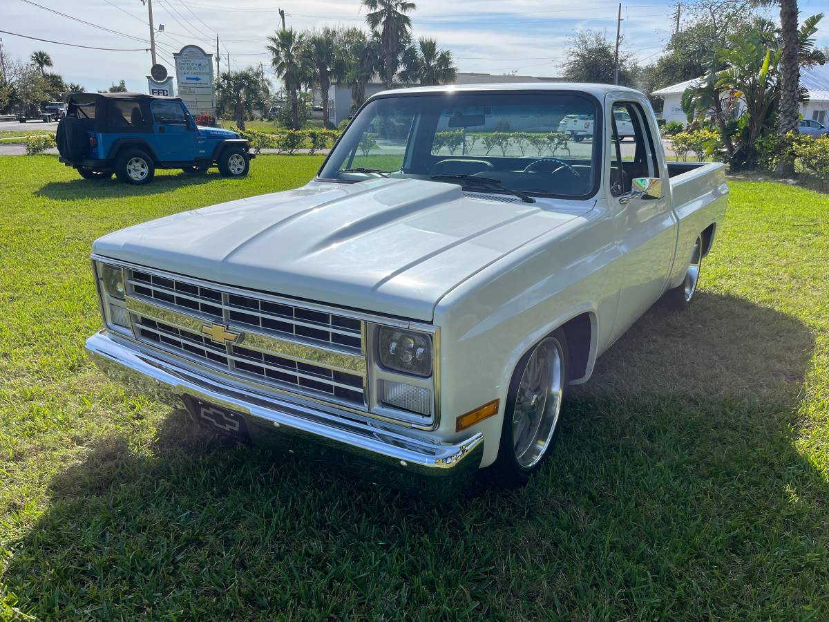 Chevrolet-silverado-1986-white-3