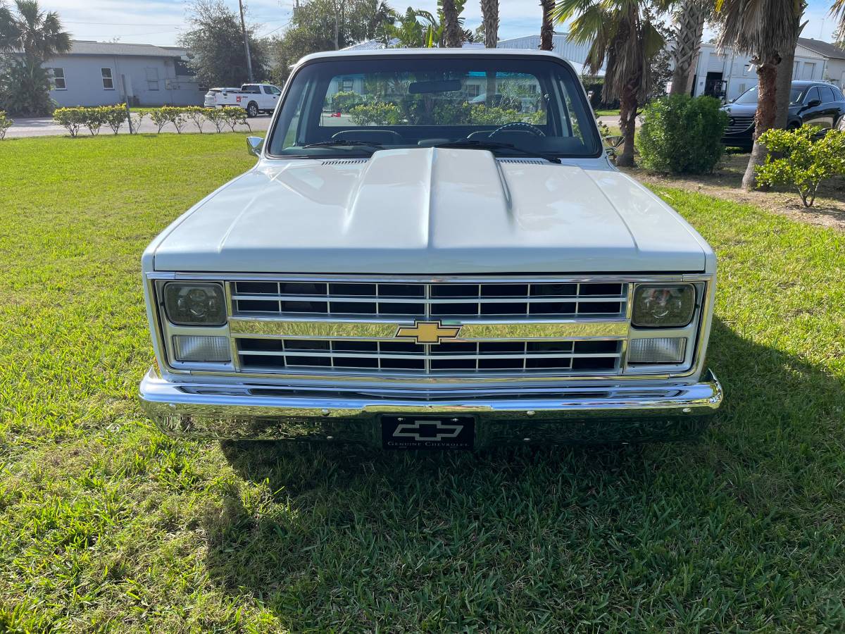 Chevrolet-silverado-1986-white-4