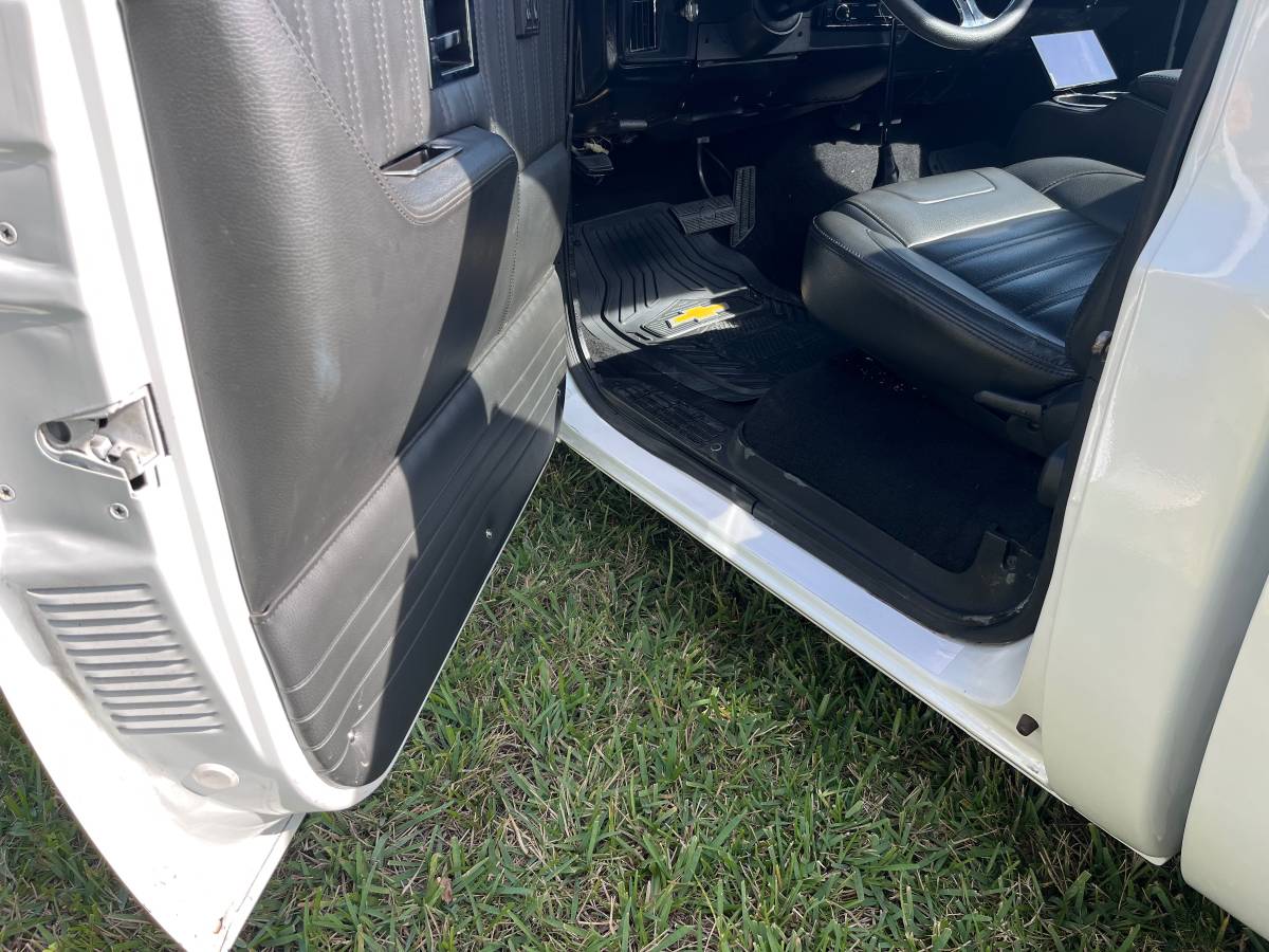 Chevrolet-silverado-1986-white-6