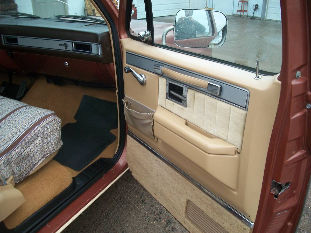 Chevrolet-silverado-1987-brown-10