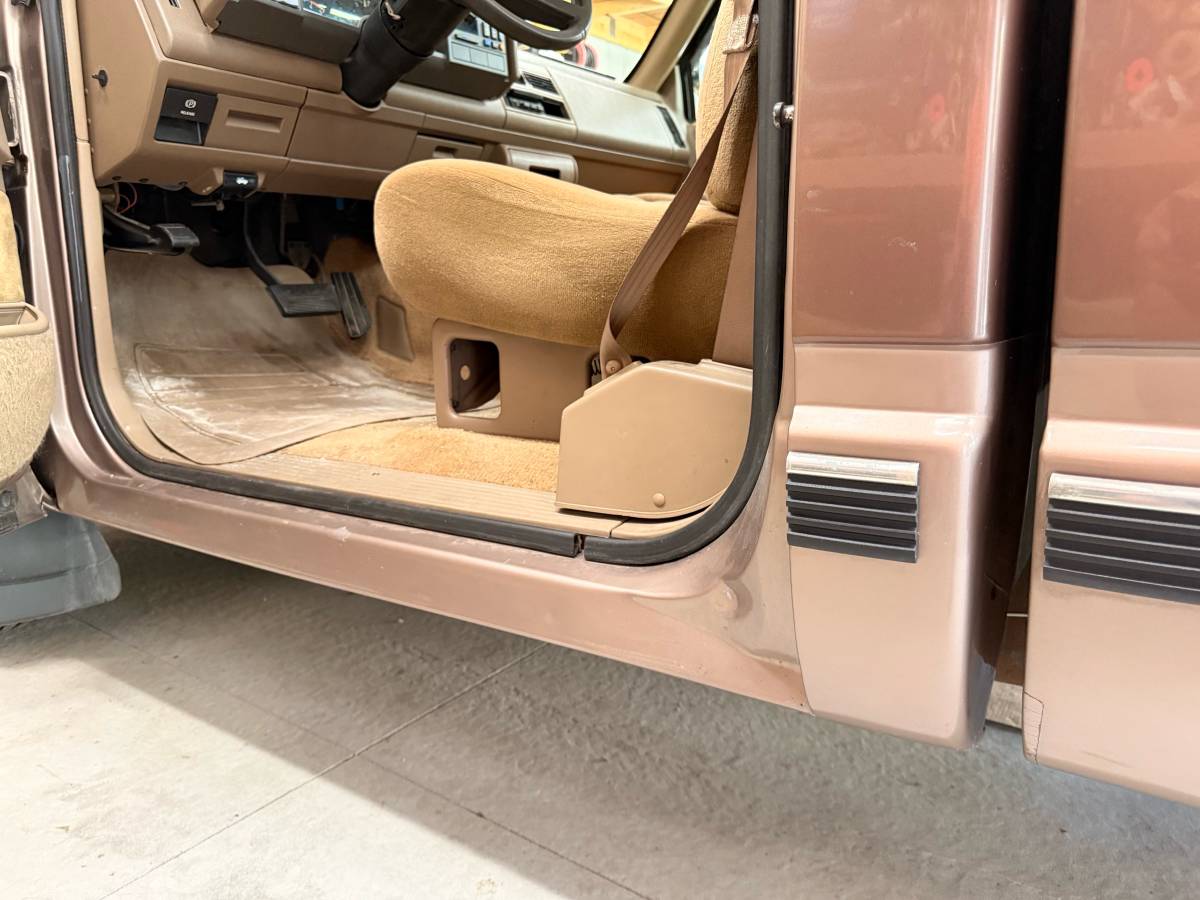 Chevrolet-silverado-1994-brown-8