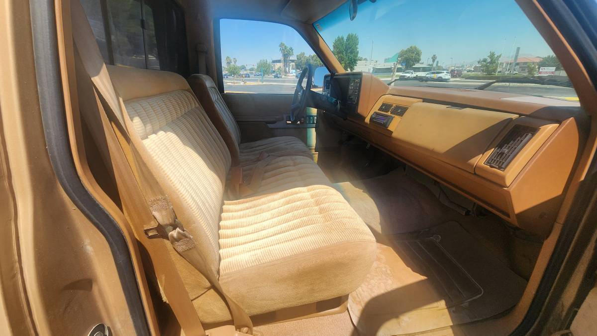 Chevrolet-silverado-2500-1990-brown-7