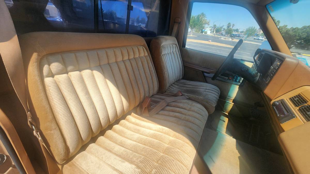 Chevrolet-silverado-2500-1990-brown-8