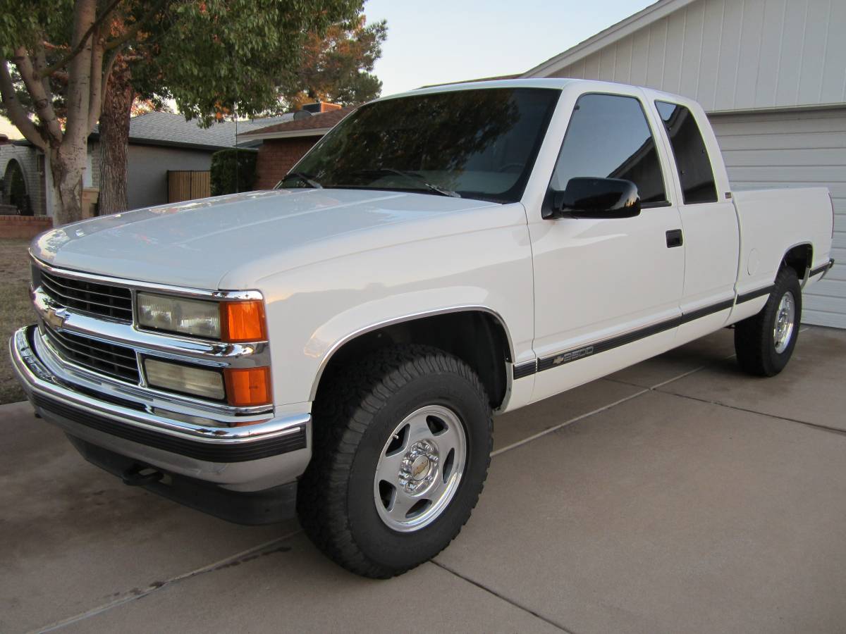 Chevrolet-silverado-2500-4x4-1995-white-1