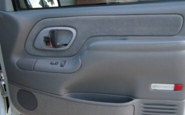 Chevrolet-silverado-2500-4x4-1995-white-10