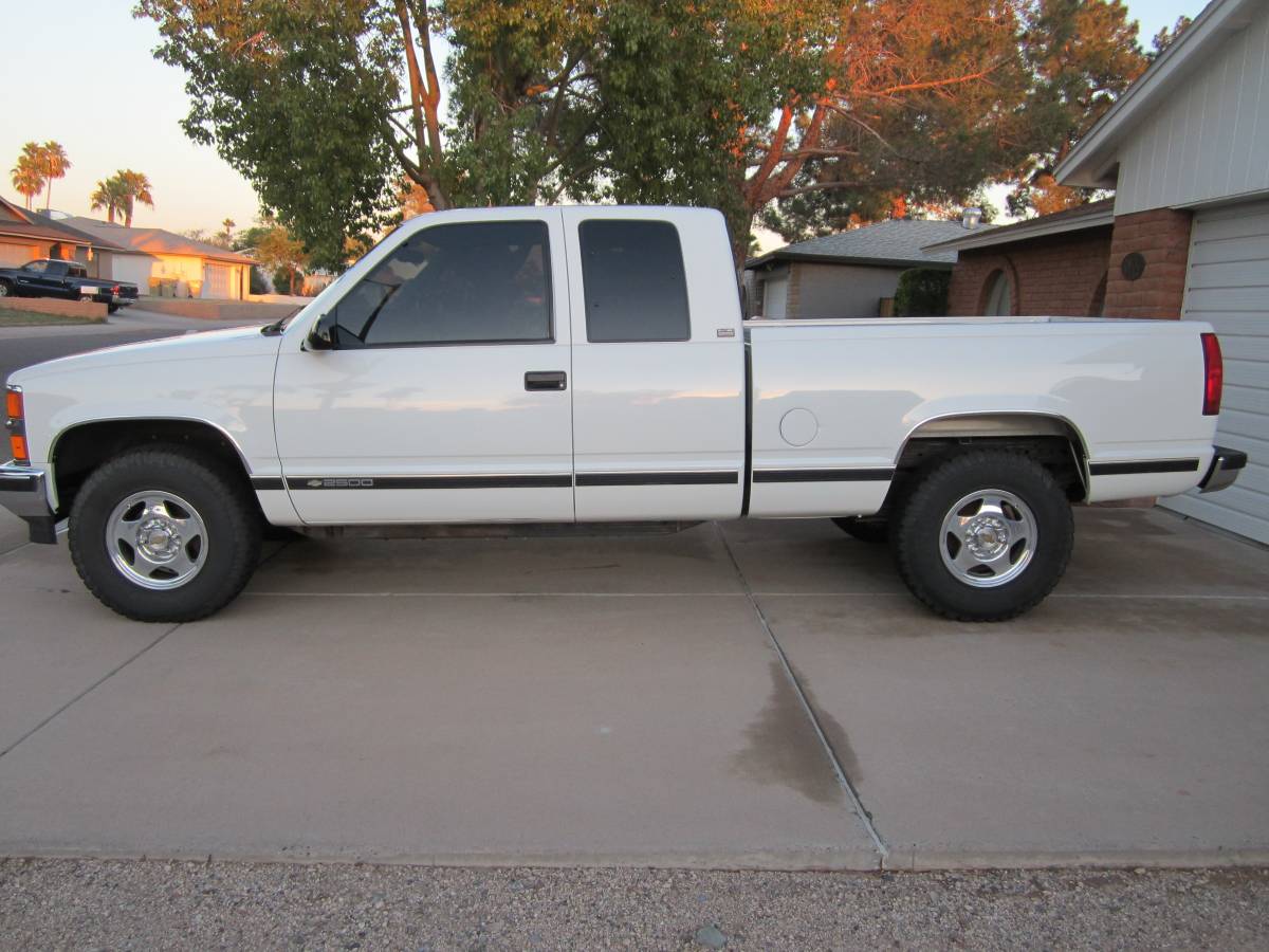 Chevrolet-silverado-2500-4x4-1995-white-11
