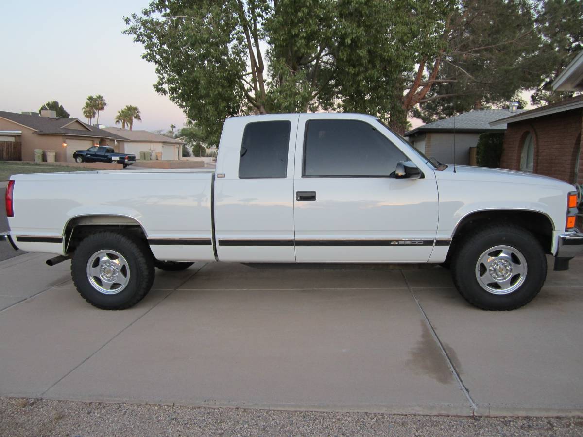 Chevrolet-silverado-2500-4x4-1995-white-12