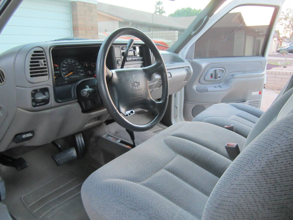 Chevrolet-silverado-2500-4x4-1995-white-13