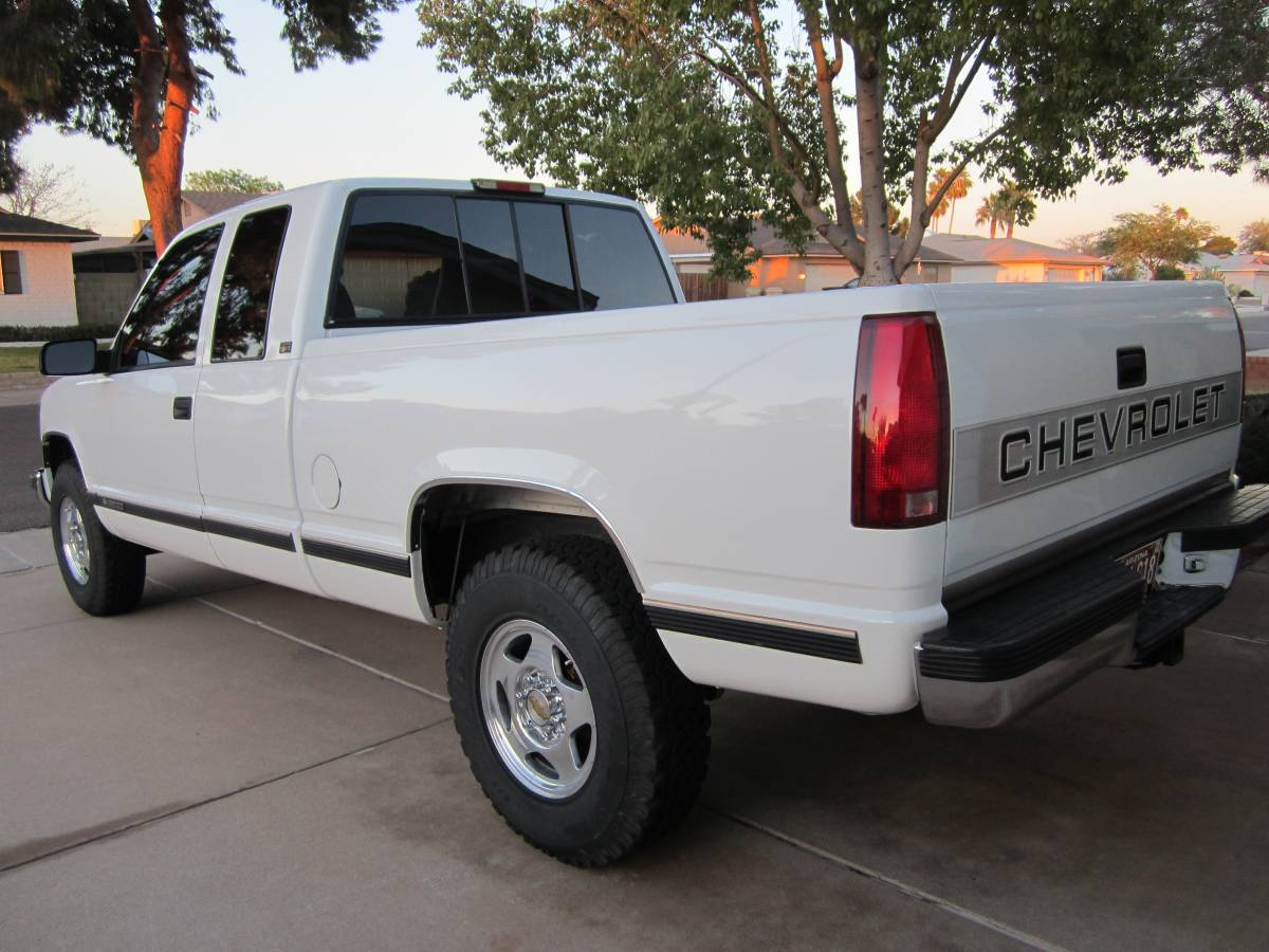 Chevrolet-silverado-2500-4x4-1995-white-3