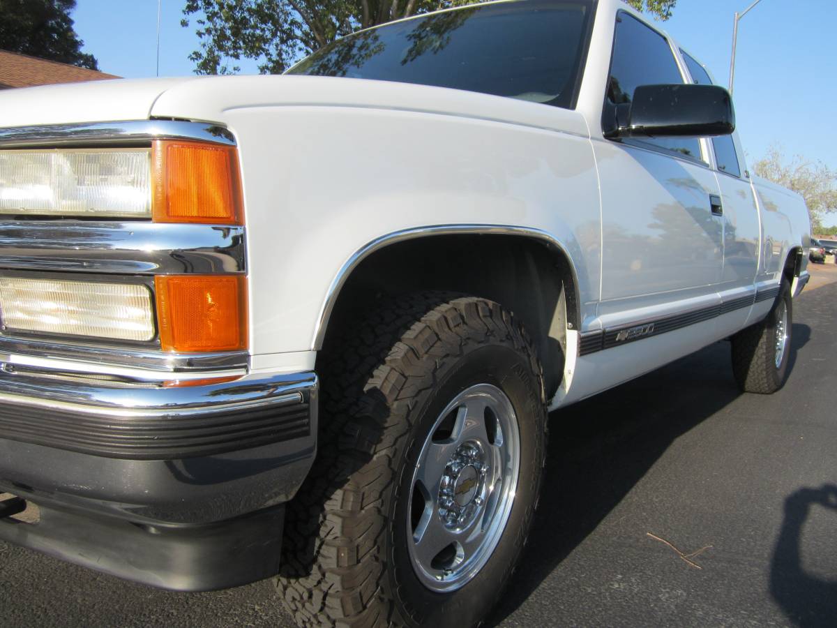 Chevrolet-silverado-2500-4x4-1995-white-4