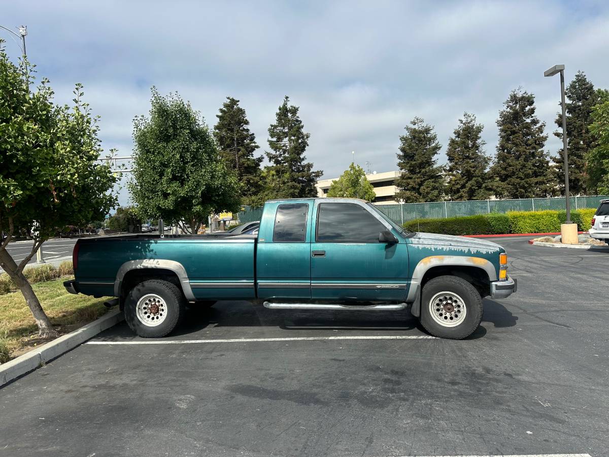 Chevrolet-silverado-2500-hd-crew-cab-diesel-1995-green-1