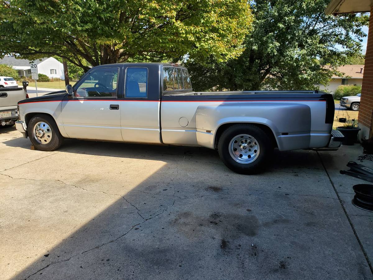 Chevrolet-silverado-3500-1988-black-1