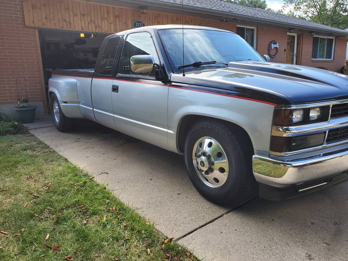 Chevrolet-silverado-3500-1988-black-11