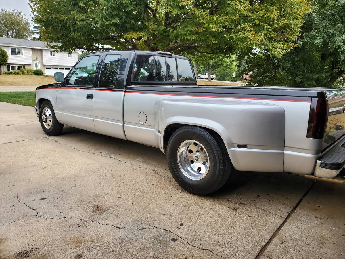 Chevrolet-silverado-3500-1988-black-2