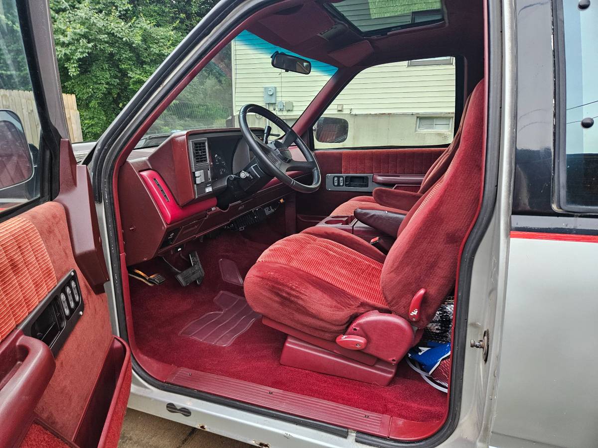 Chevrolet-silverado-3500-1988-black-4