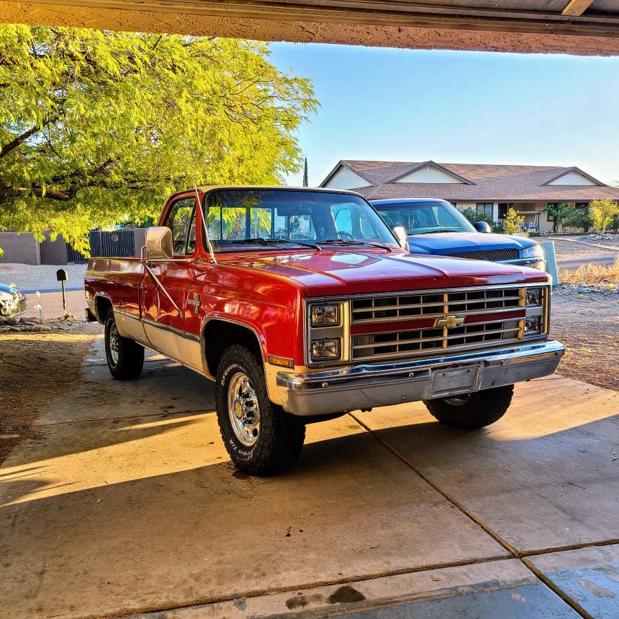 Chevrolet-silverado-c20-1985-red-1